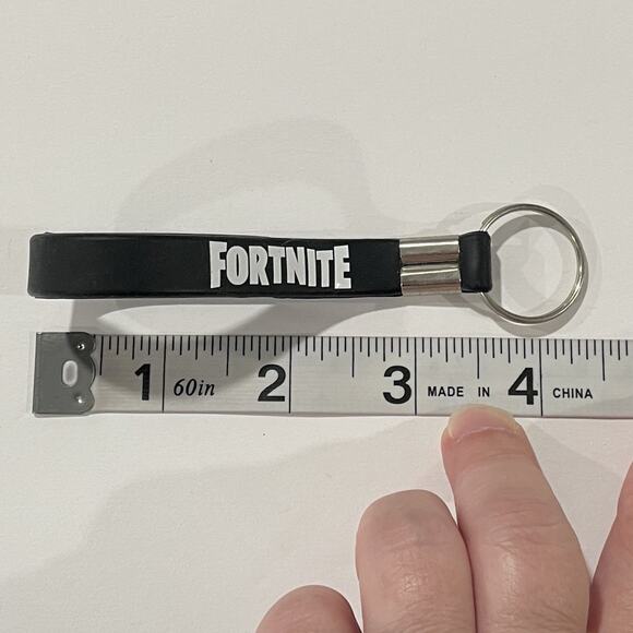 Fortnite Rubber Logo Ring Keychain Black White Video Gaming Fandom Llama - Picture 2 of 2
